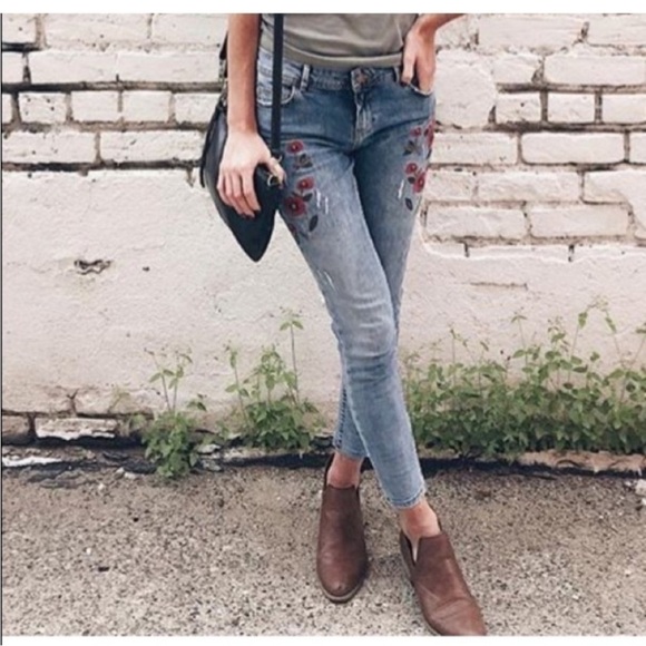 Zara Embroidered Floral Ankle Jeans - Picture 4 of 10